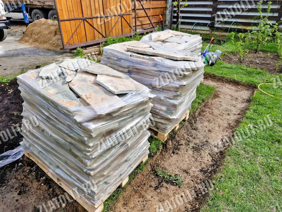 серо-зелёный плитняк златолит для мощения и облицовки в наличии от производителя